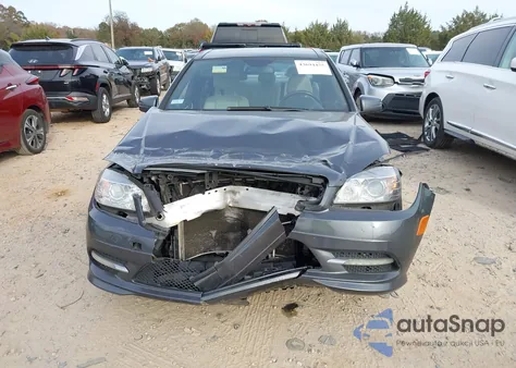 2011 Mercedes-Benz C 300 Sport z USA, uszkodzony, nr VIN WDDGF5EB5BA503921